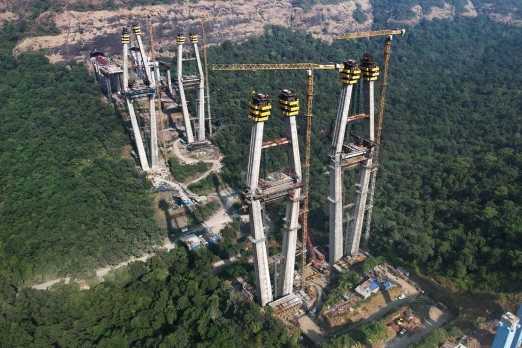 Ce pont colossal construit à une vitesse folle devient un symbole de puissance