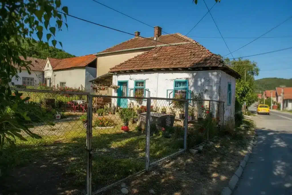 “Ils ont tout changé à leur nom” : des squatteurs louent la maison de retraités